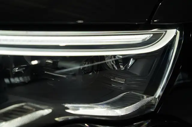 Mercedes-Benz 220 view 14