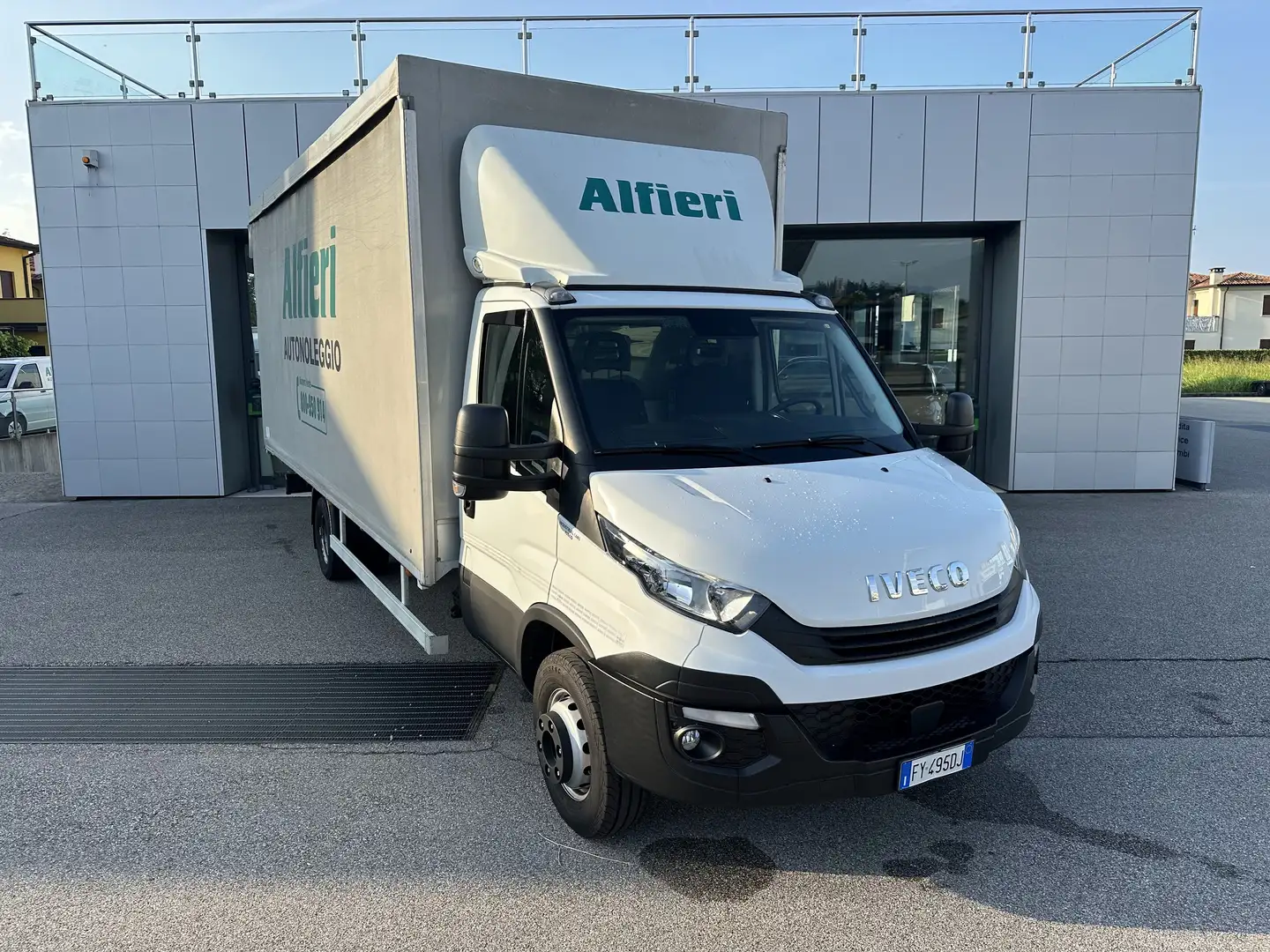 Iveco Daily 60C18 E6B Cen Reg Porte Post 6200x2300x2850kg2460 Blanc - 1