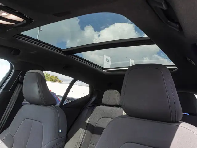 Volvo XC40 view 8