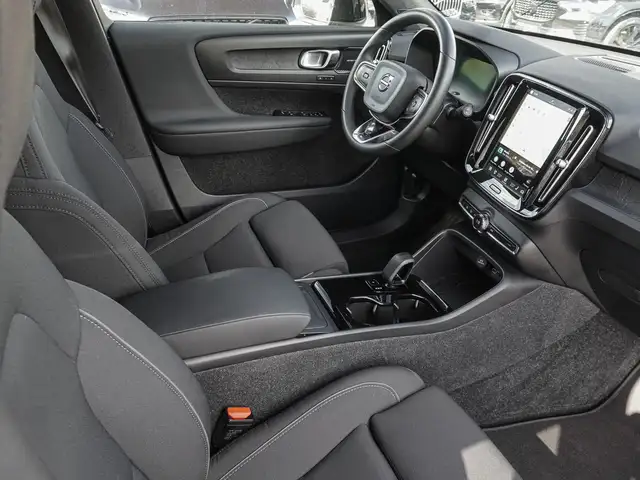 Volvo XC40 view 9