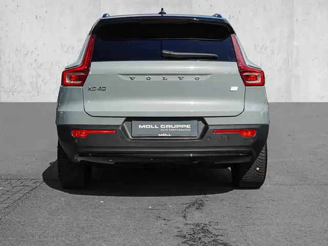 Volvo XC40 view 6