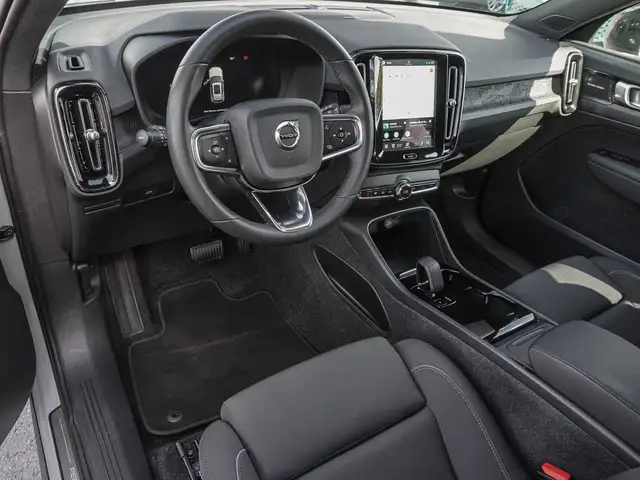 Volvo XC40 view 10