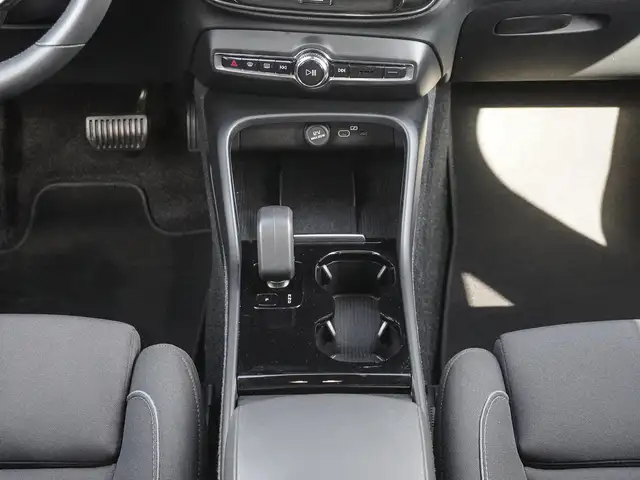 Volvo XC40 view 15
