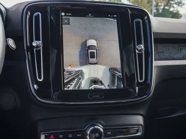 Volvo XC40 view 14
