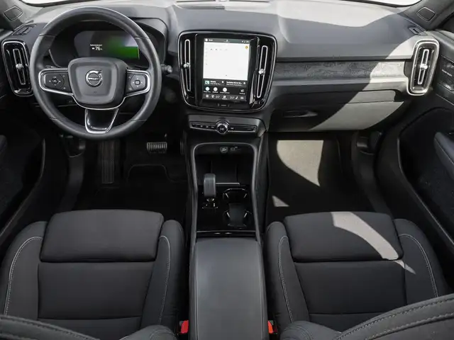 Volvo XC40 view 11