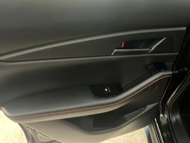 Mazda CX-30 view 16
