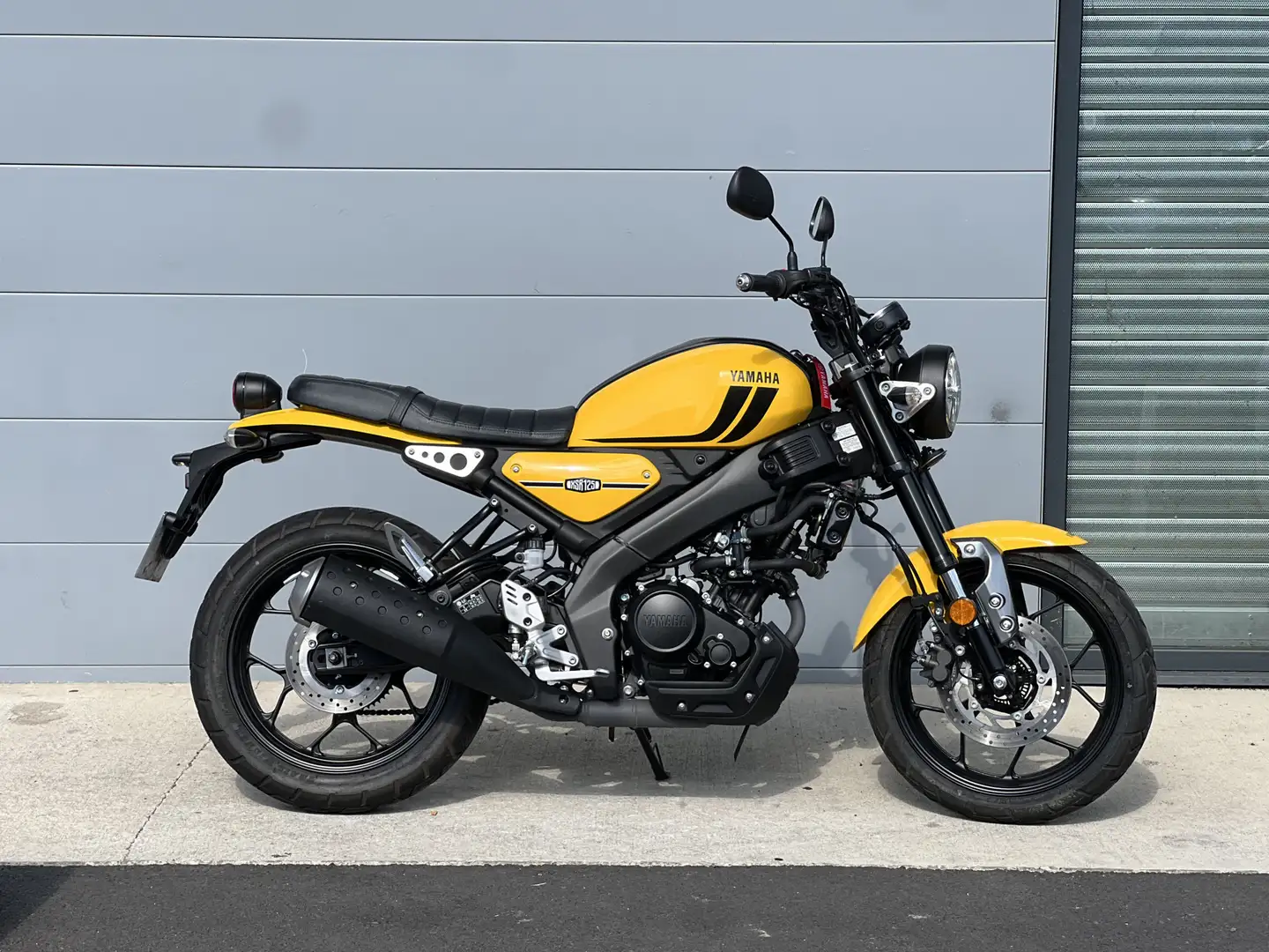 Yamaha XSR 125 Jaune - 1