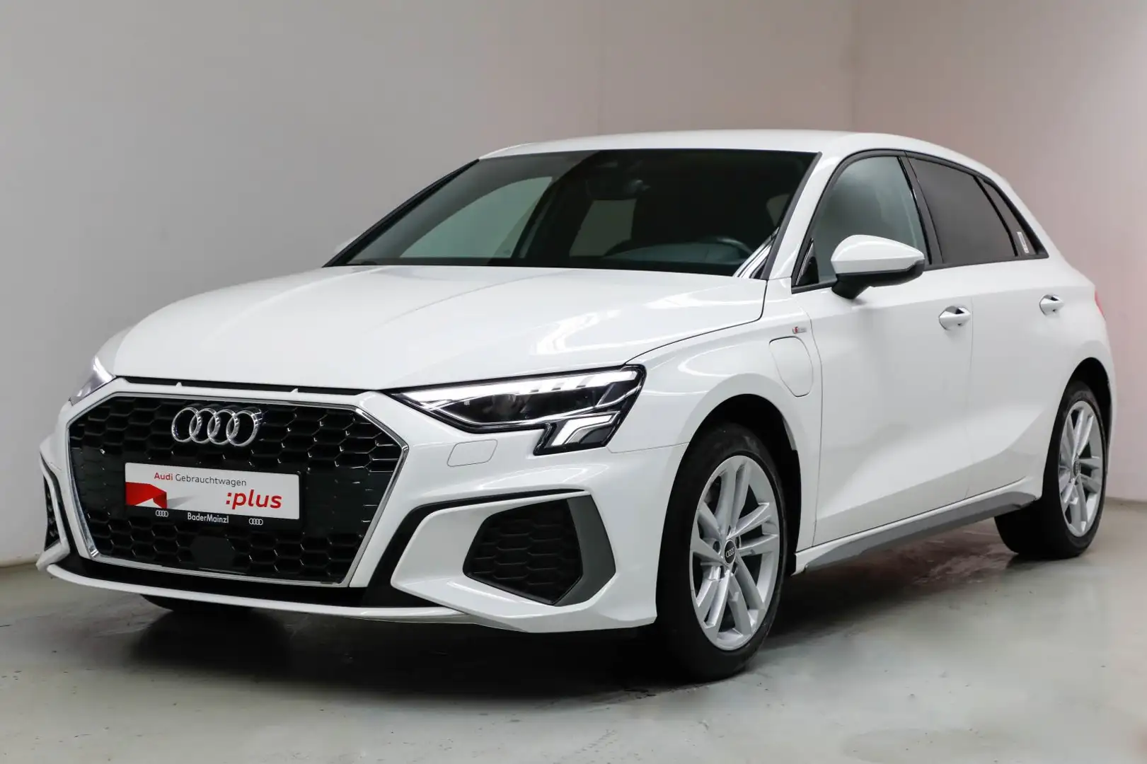 Audi A3 40 TFSIe S tronic S line Virtual Blanc - 2