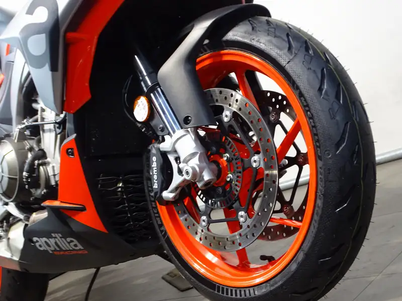 Aprilia Tuono - foto 7