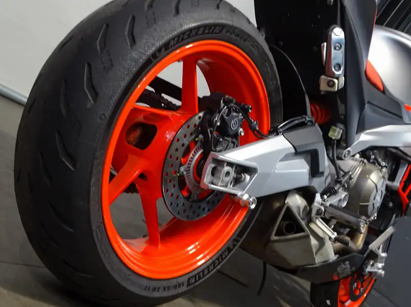Aprilia Tuono - foto 8