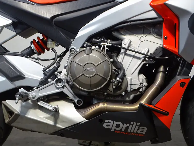 Aprilia Tuono - foto 6