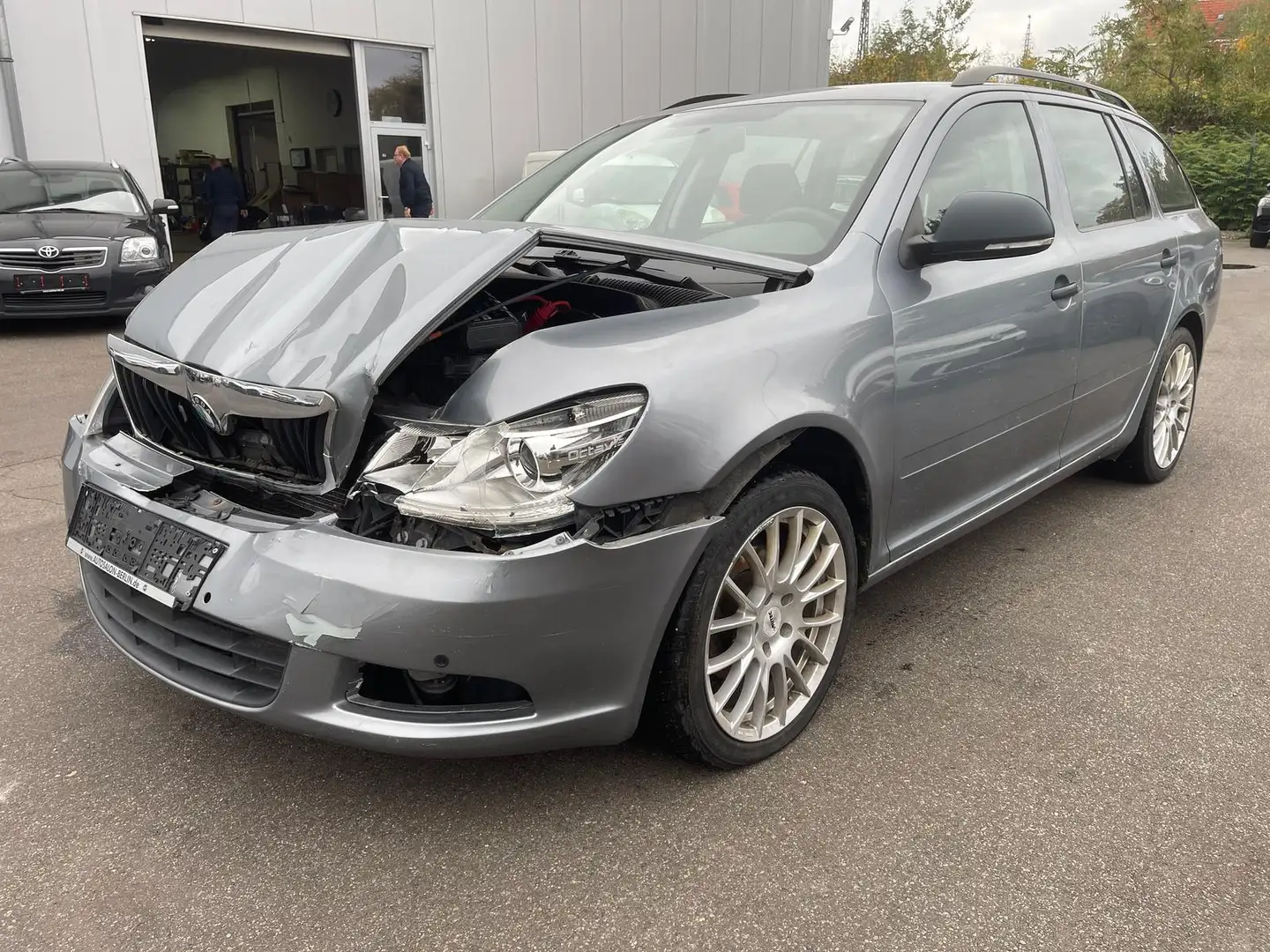 Skoda Octavia 1.6 MPI Combi Active Gasanlage Gris - 1