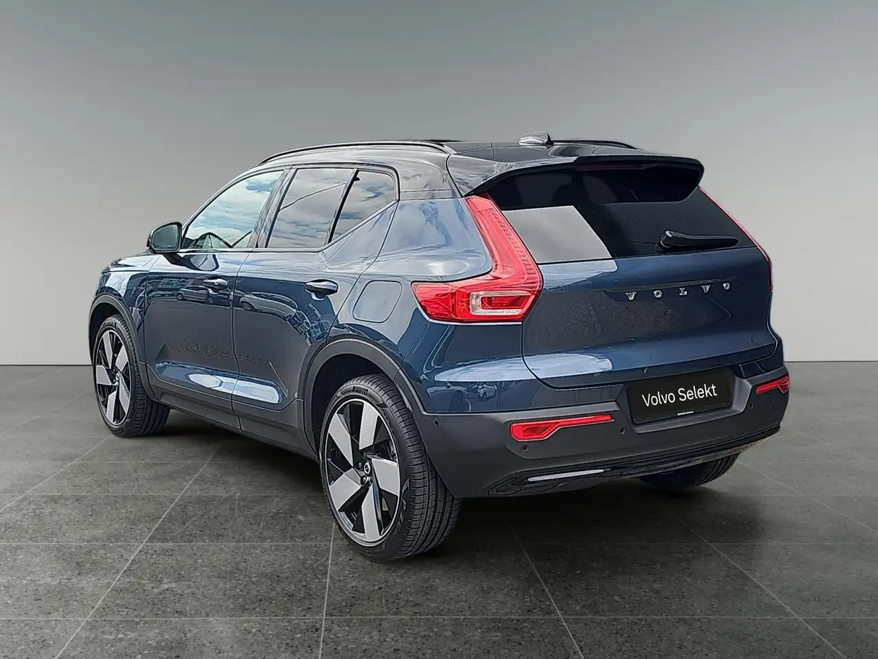 Volvo EX40 2026