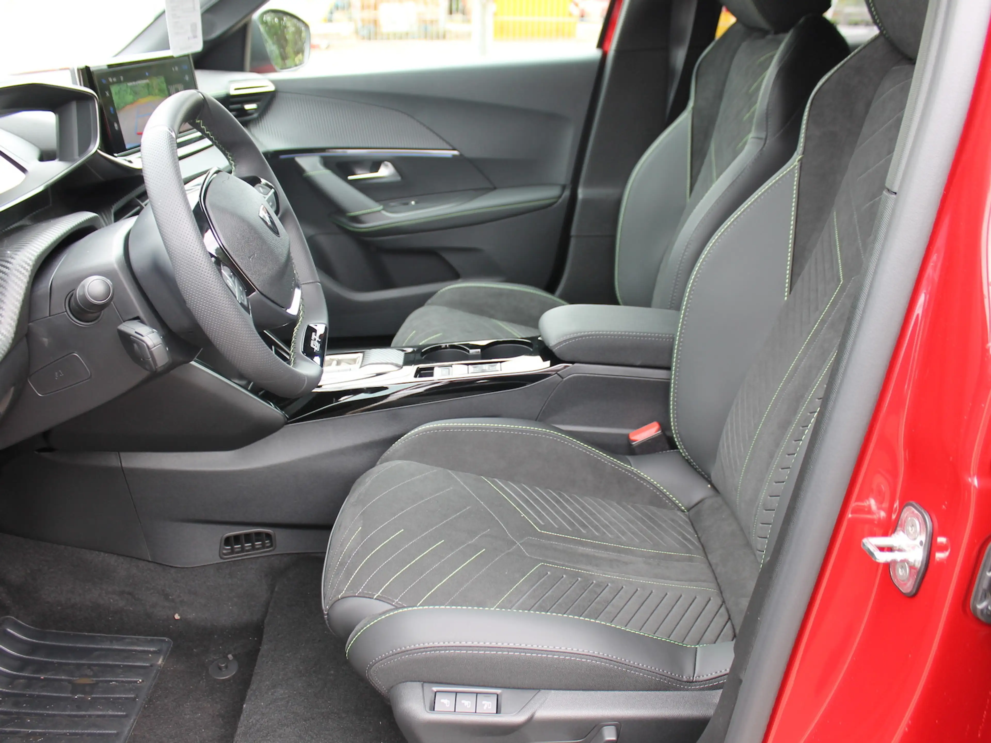 Peugeot e-2008 GT 156 18´´ LM/ OBC 3-Ph — photo 9
