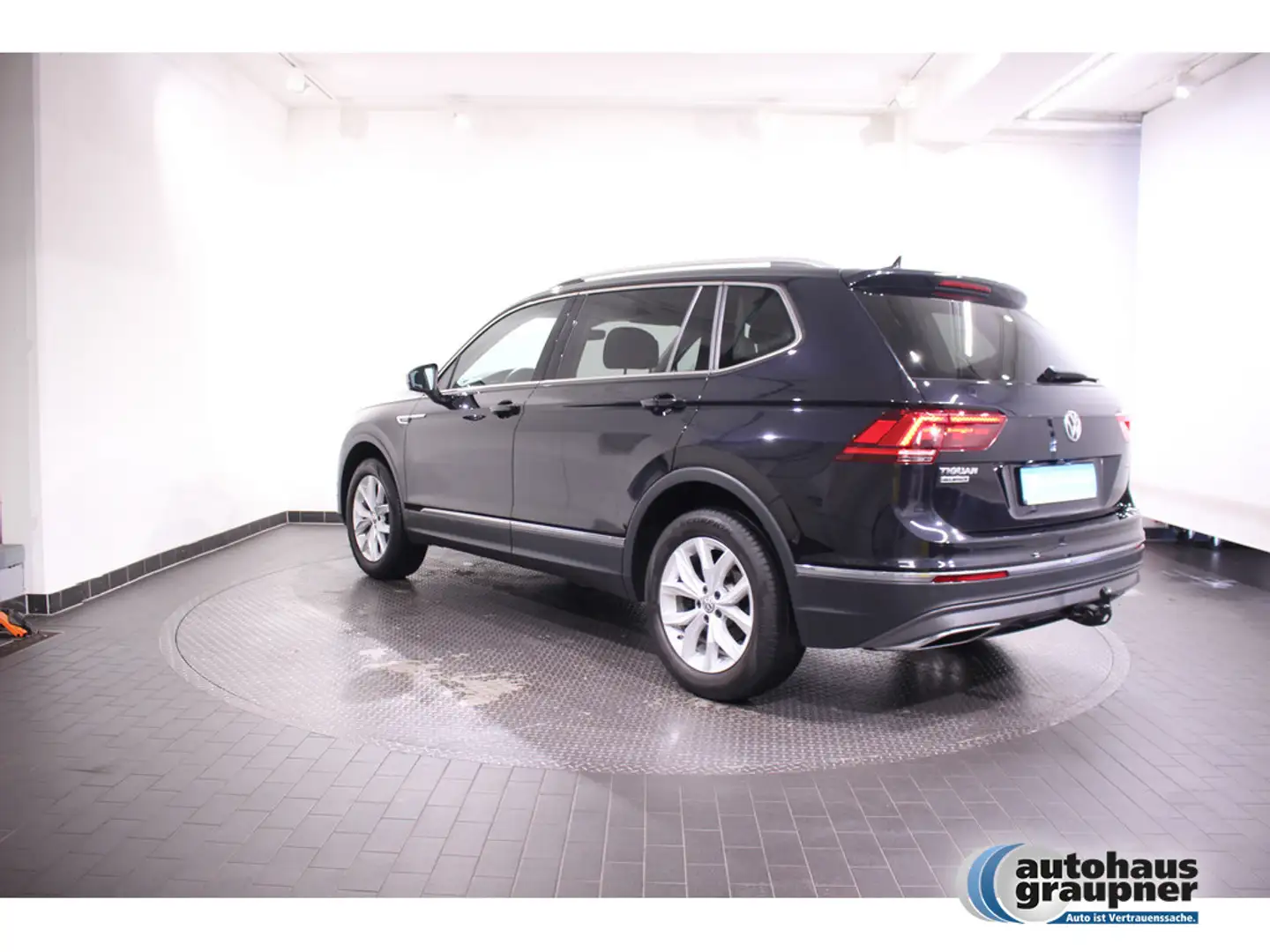 Volkswagen Tiguan Allspace 2.0 TDI 4Motion DSG Highline Schwarz - 2