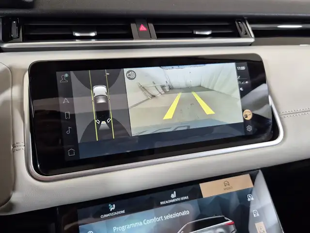 Land Rover Range Rover Velar view 16
