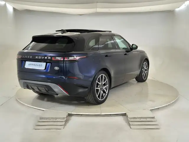 Land Rover Range Rover Velar view 2