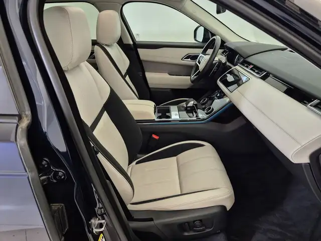 Land Rover Range Rover Velar view 3