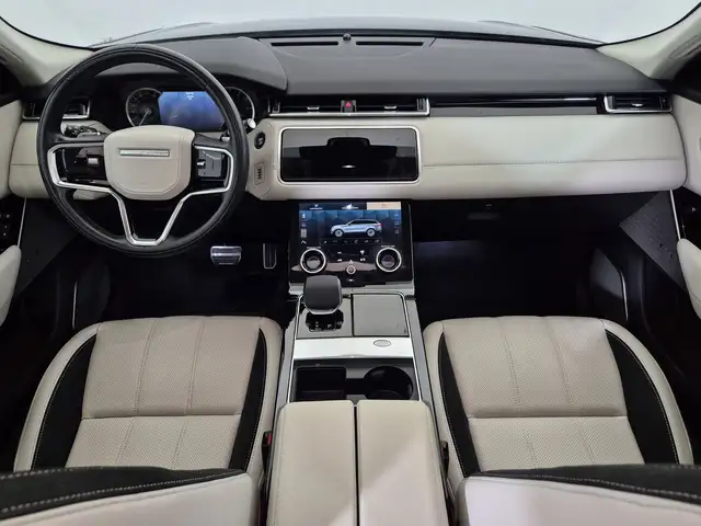 Land Rover Range Rover Velar view 4