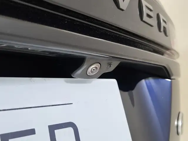 Land Rover Range Rover Velar view 19