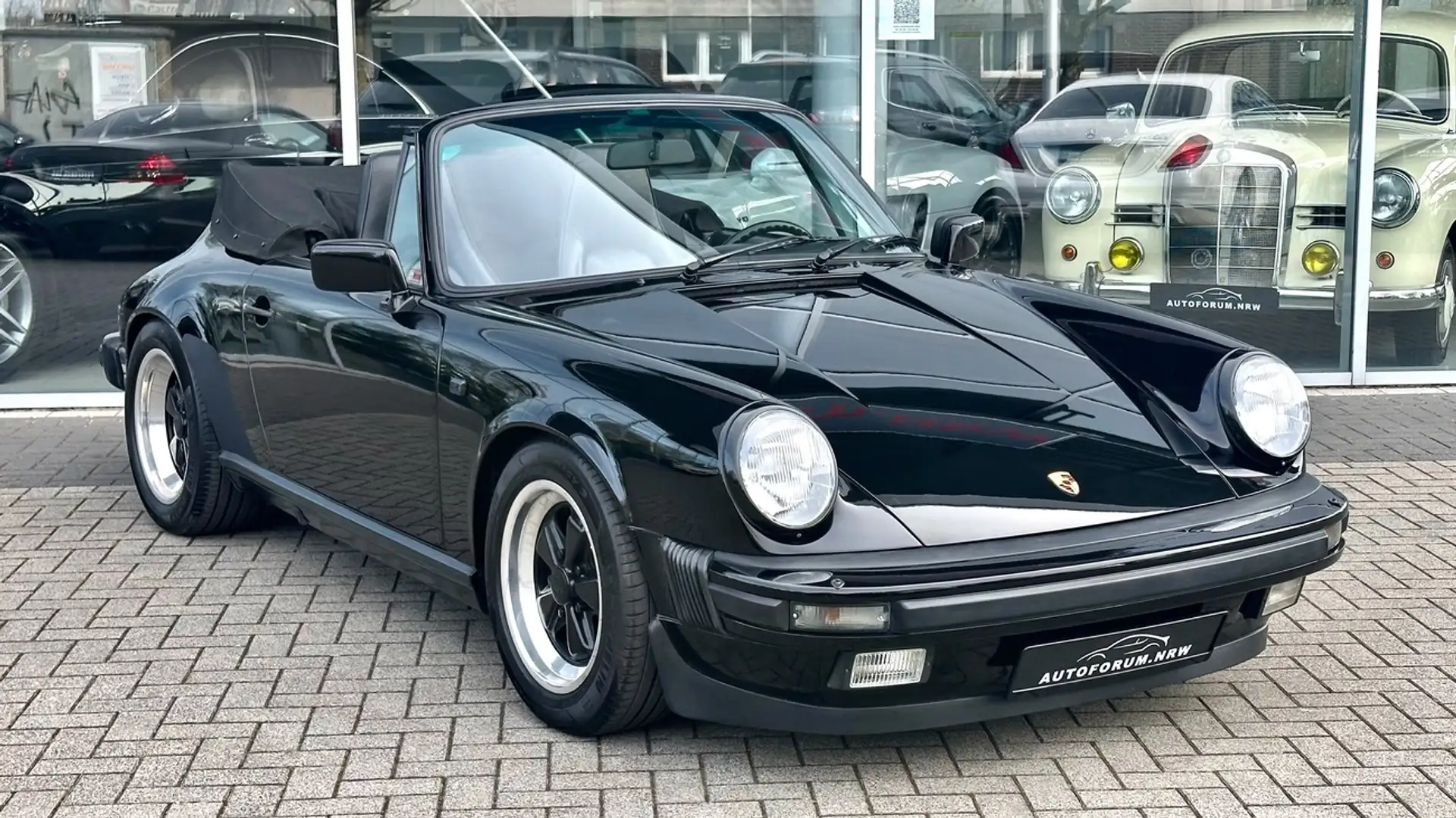 Porsche 911 3.2 Carrera Cabrio 231PS (C00) 31 Jahre im Besitz Schwarz - 1