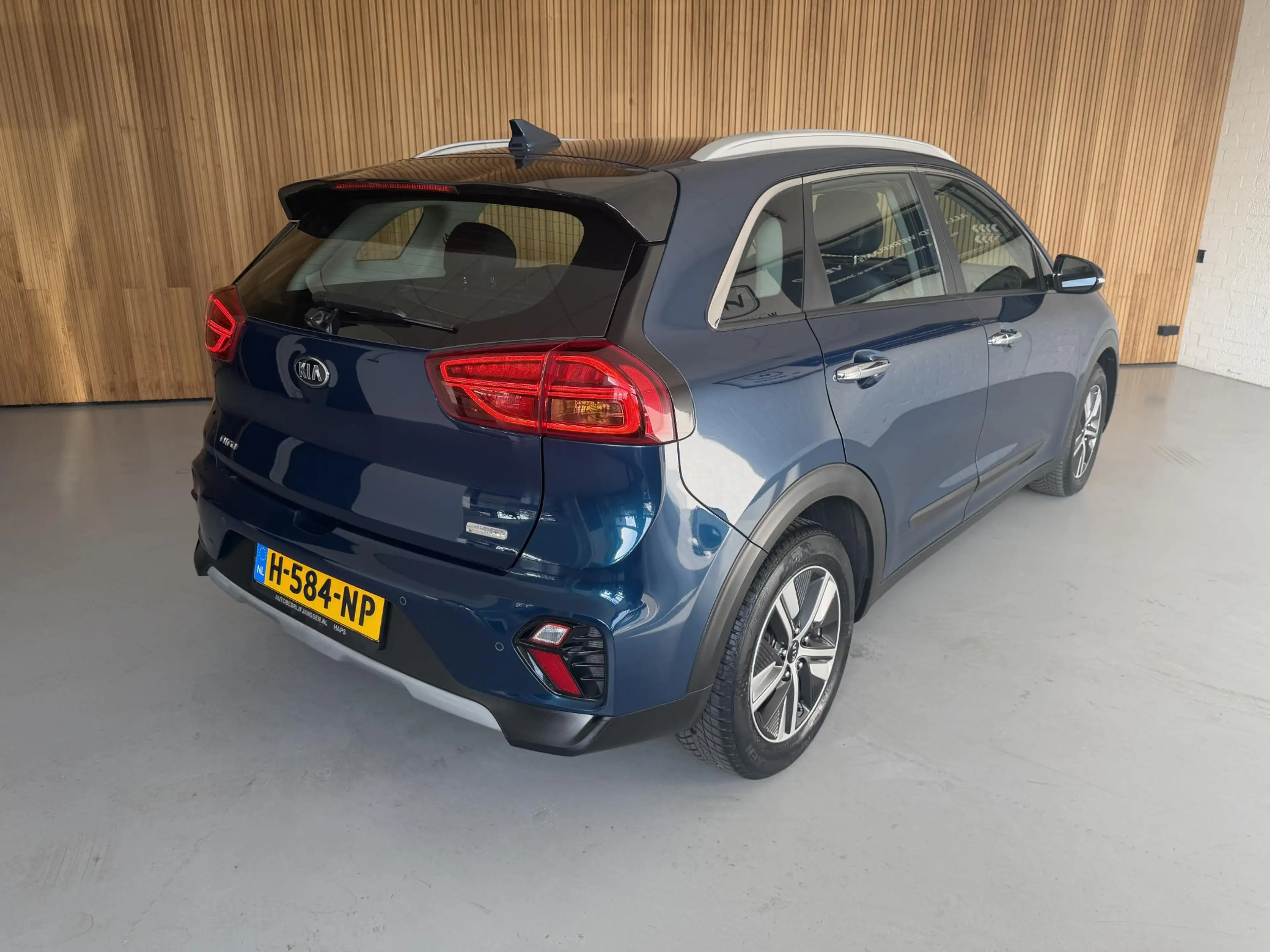 Kia Niro 1.6 GDi Hybrid DynamicLine — photo 2