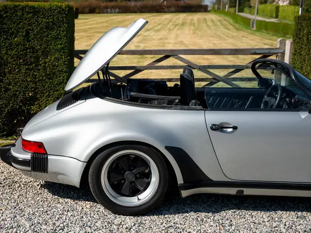 Porsche 911 view 14