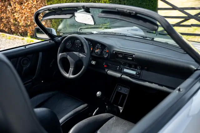 Porsche 911 view 9