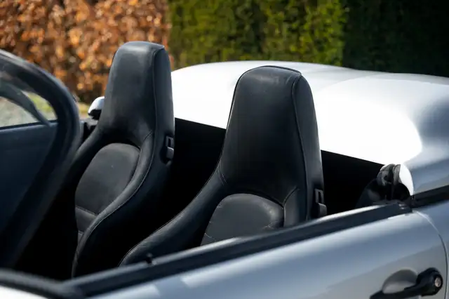 Porsche 911 view 8