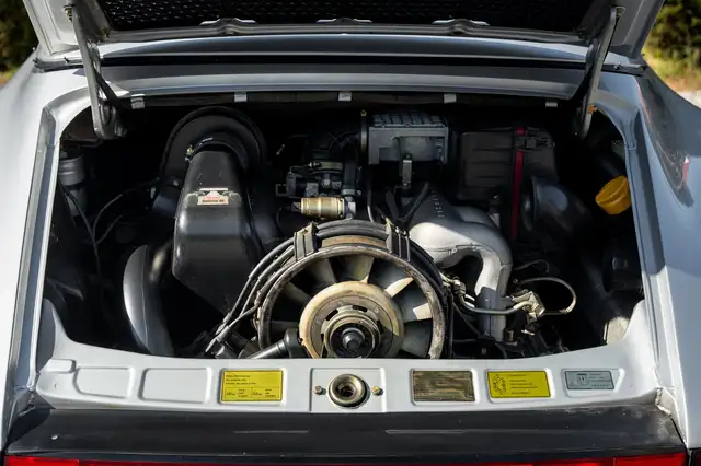 Porsche 911 view 12