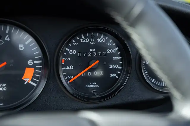 Porsche 911 view 10
