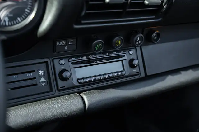 Porsche 911 view 11