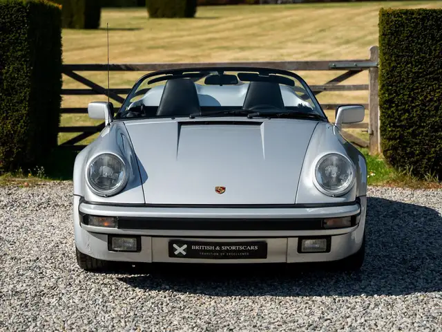 Porsche 911 view 2