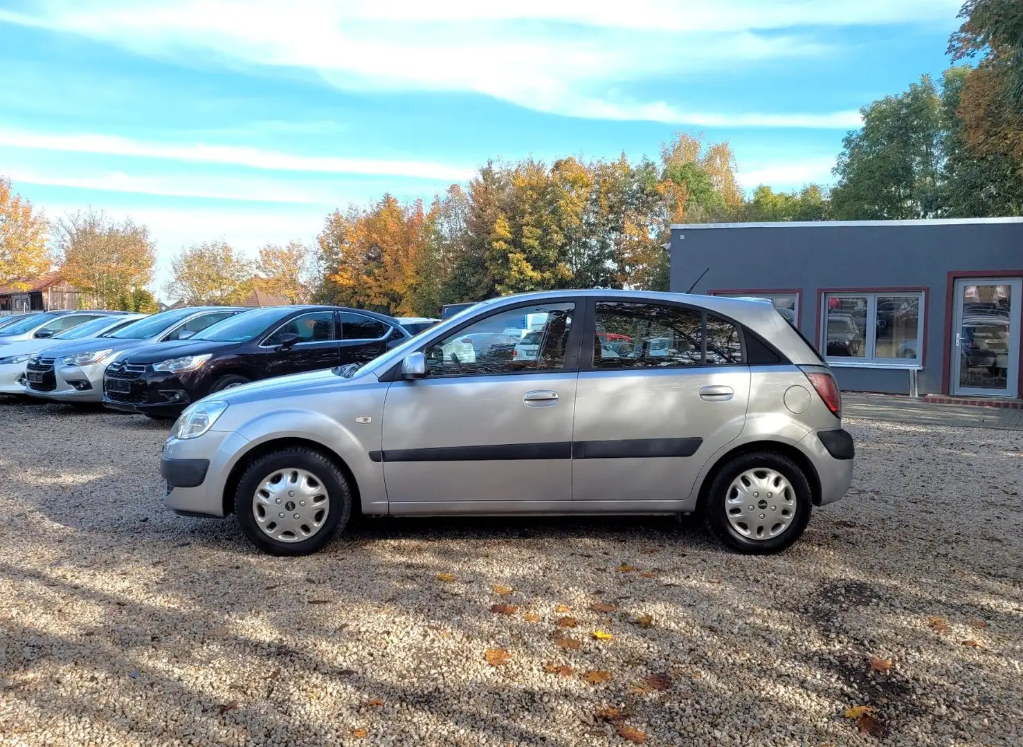 Kia Rio 1.6 CVVT Spirit*Klimaaut*USB*M+S*HU:01/2026* Gris - 2