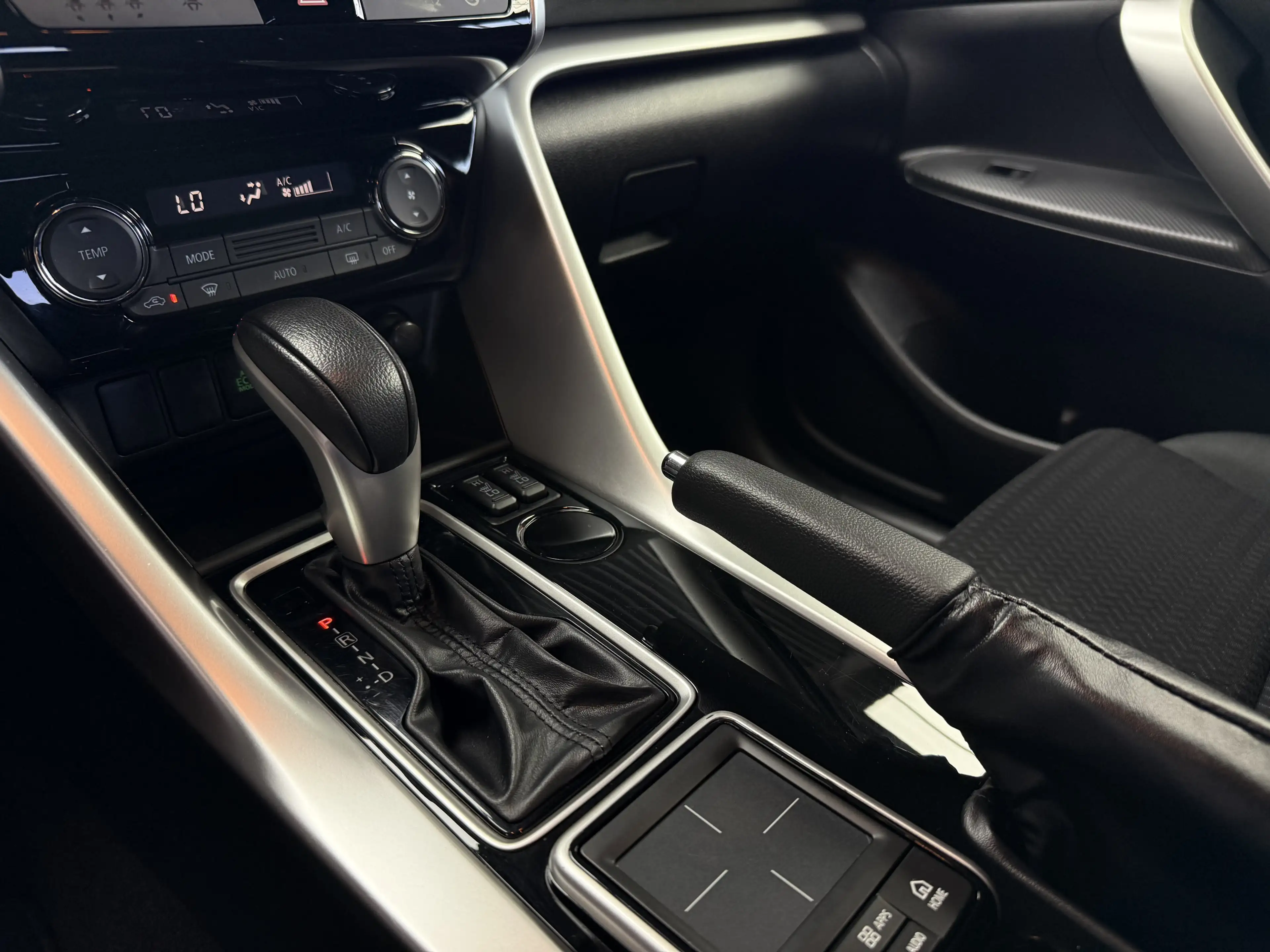 Mitsubishi Eclipse Cross Diamant Edition 2WD   2.Hand  Lane — photo 11