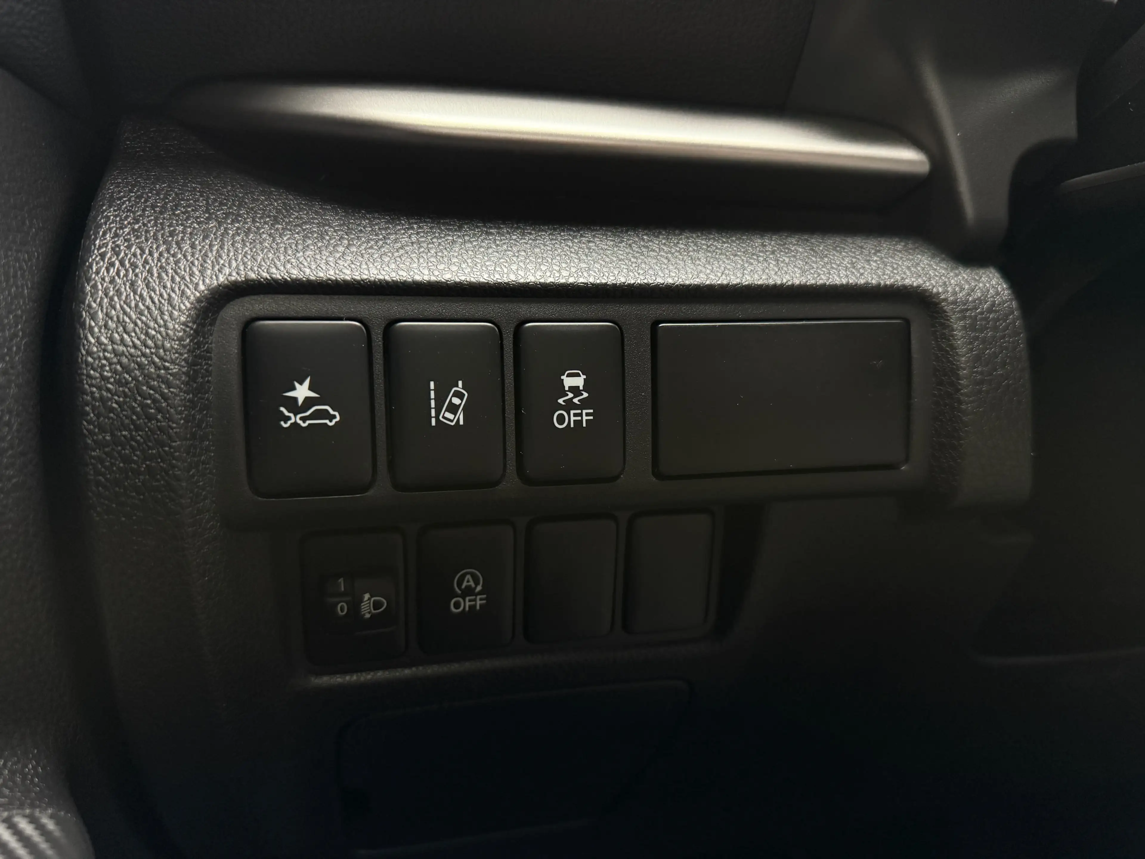 Mitsubishi Eclipse Cross Diamant Edition 2WD   2.Hand  Lane — photo 15