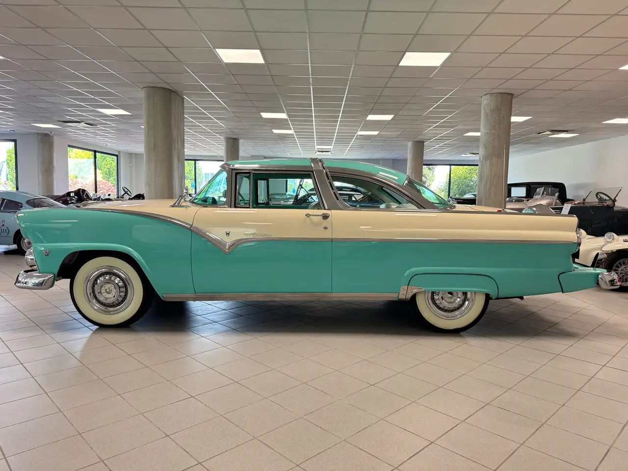 Ford Fairlane Crown Victoria, foto 5