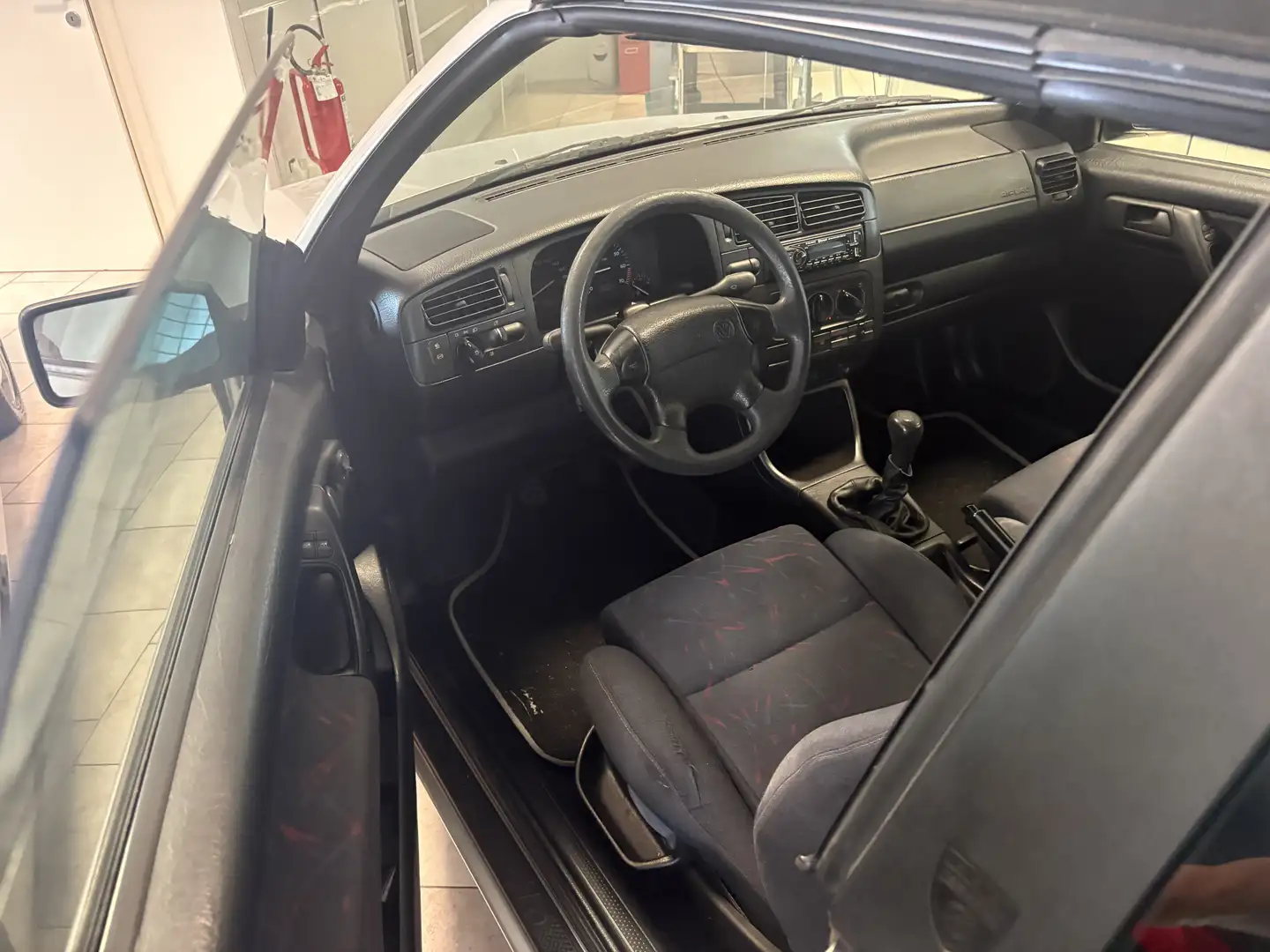 Volkswagen Golf Cabriolet Cabrio 1.8 Avantgarde 75cv possibilità ASI Argento - 2