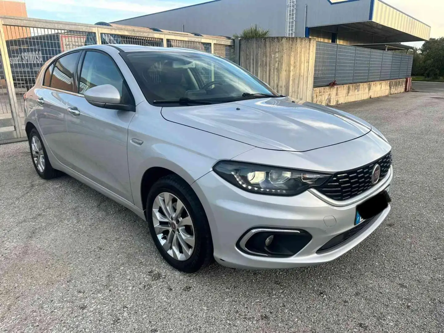 Fiat Tipo 1.6 Mjt S&S 5 porte Lounge automatica Silber - 1