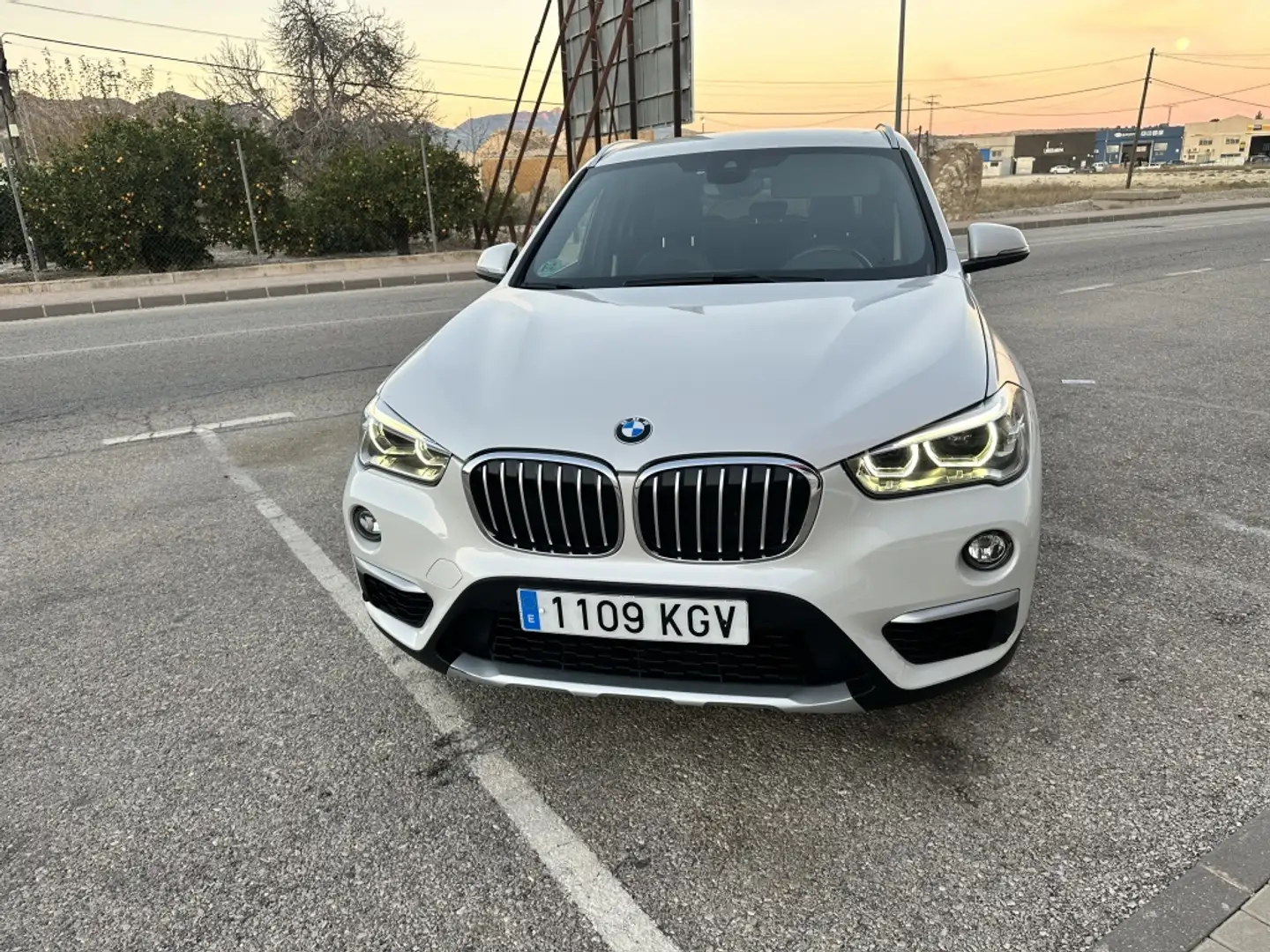 BMW X1 sDrive 18dA Business Blanc - 2