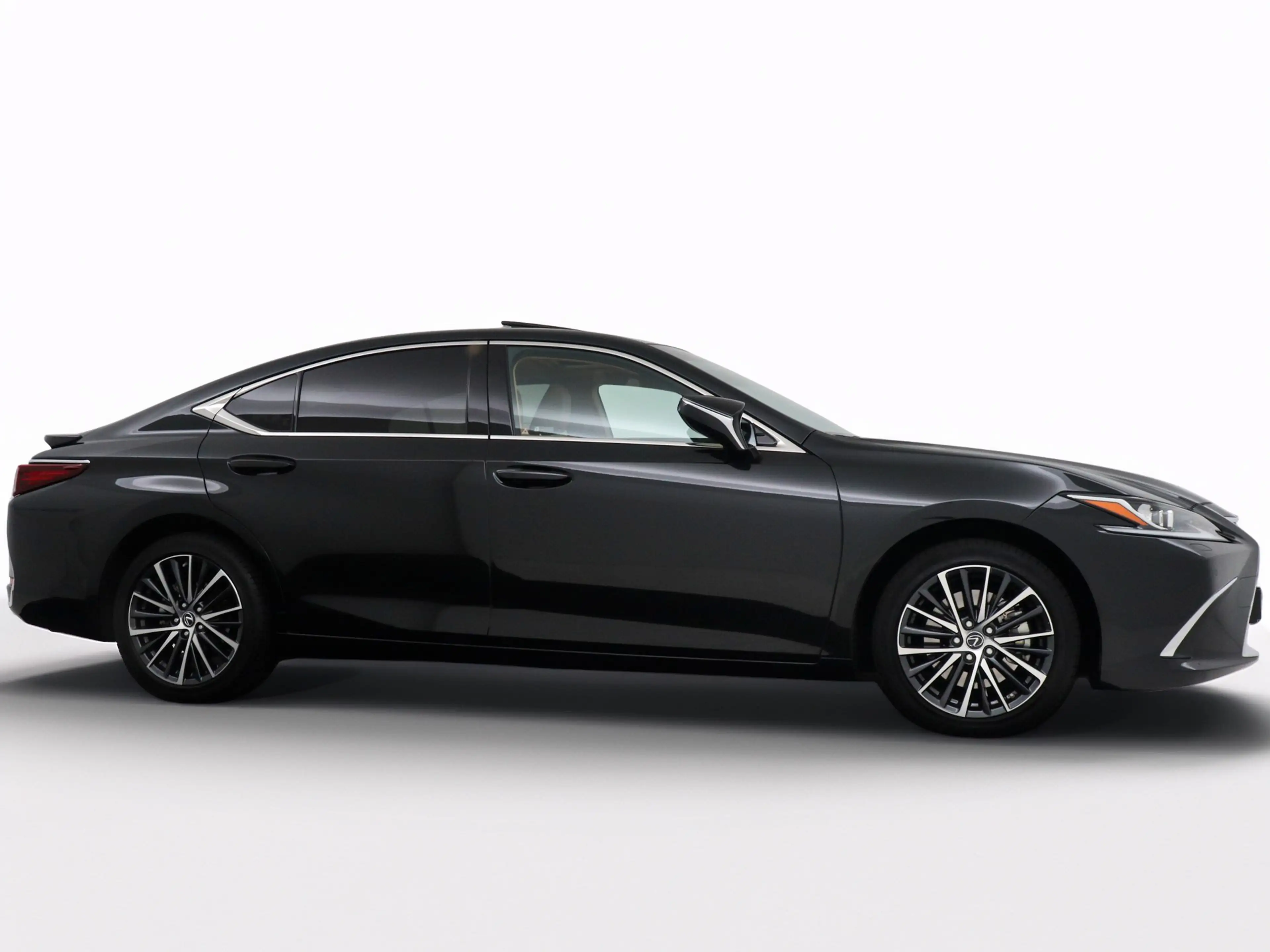 Lexus ES 300 300h Luxury Line — photo 14