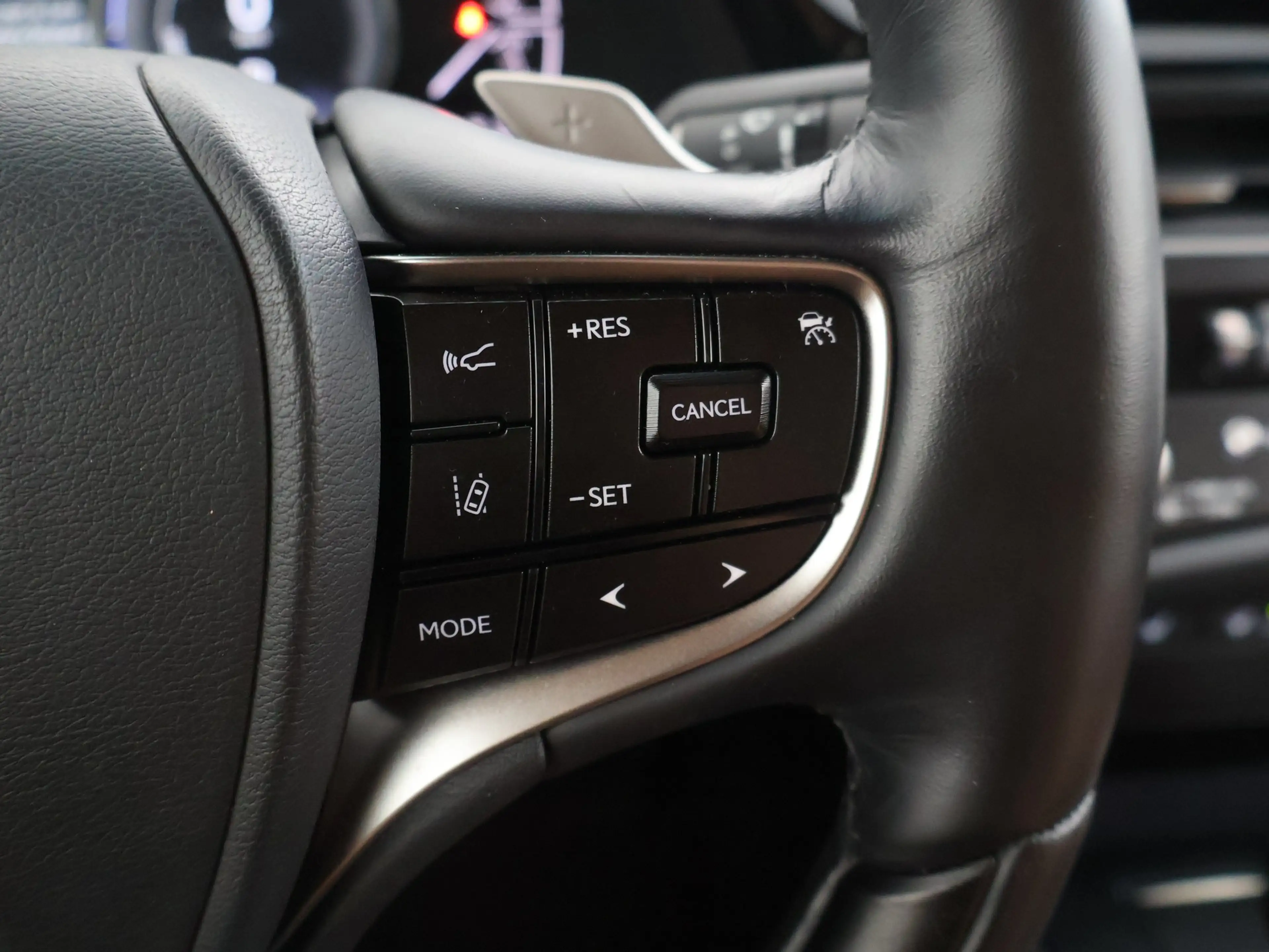 Lexus ES 300 300h Luxury Line — photo 12