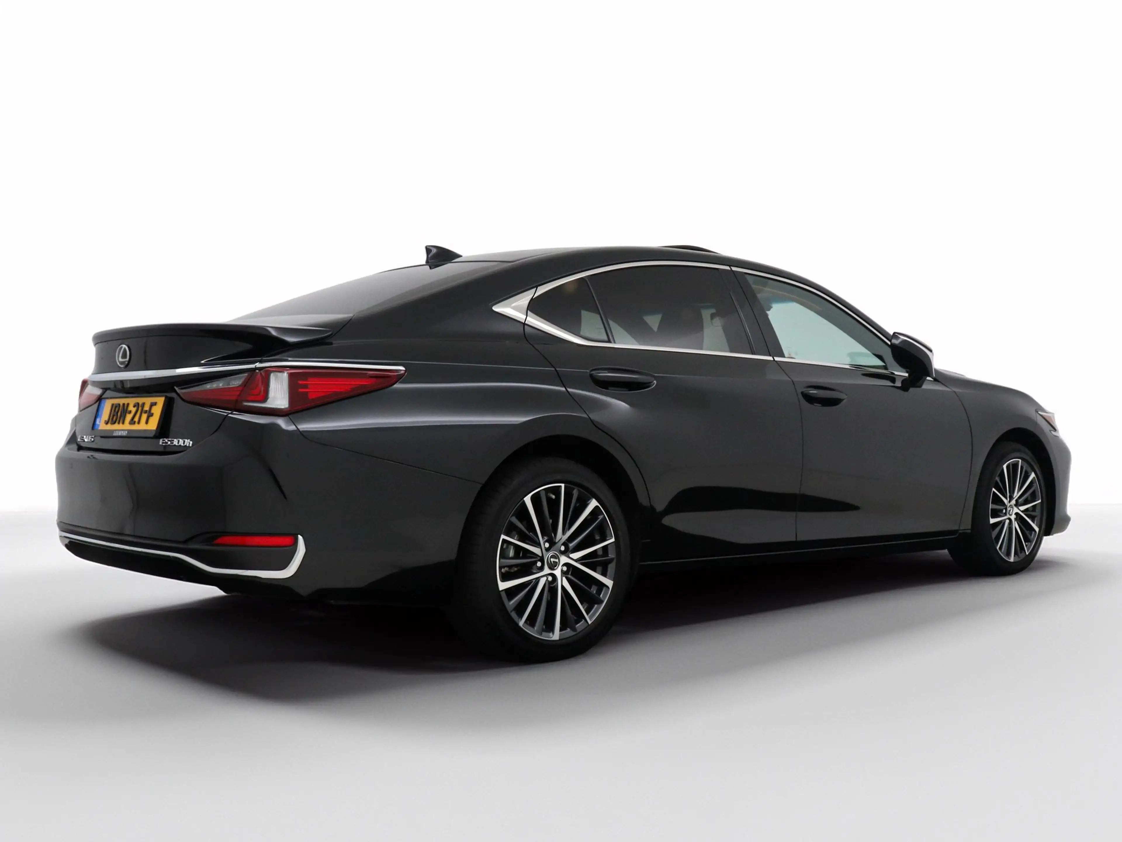 Lexus ES 300 300h Luxury Line — photo 2