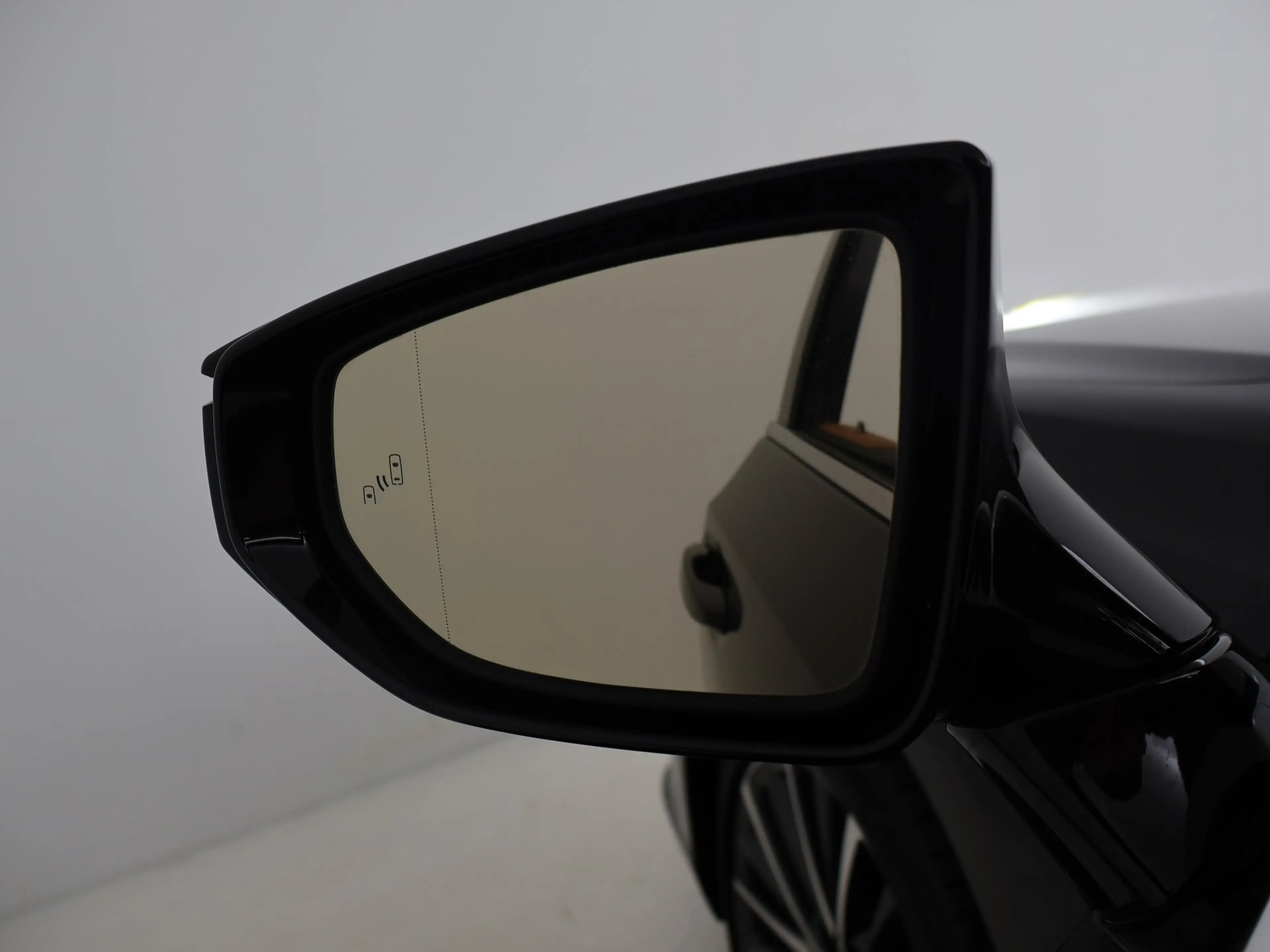 Lexus ES 300 300h Luxury Line — photo 4
