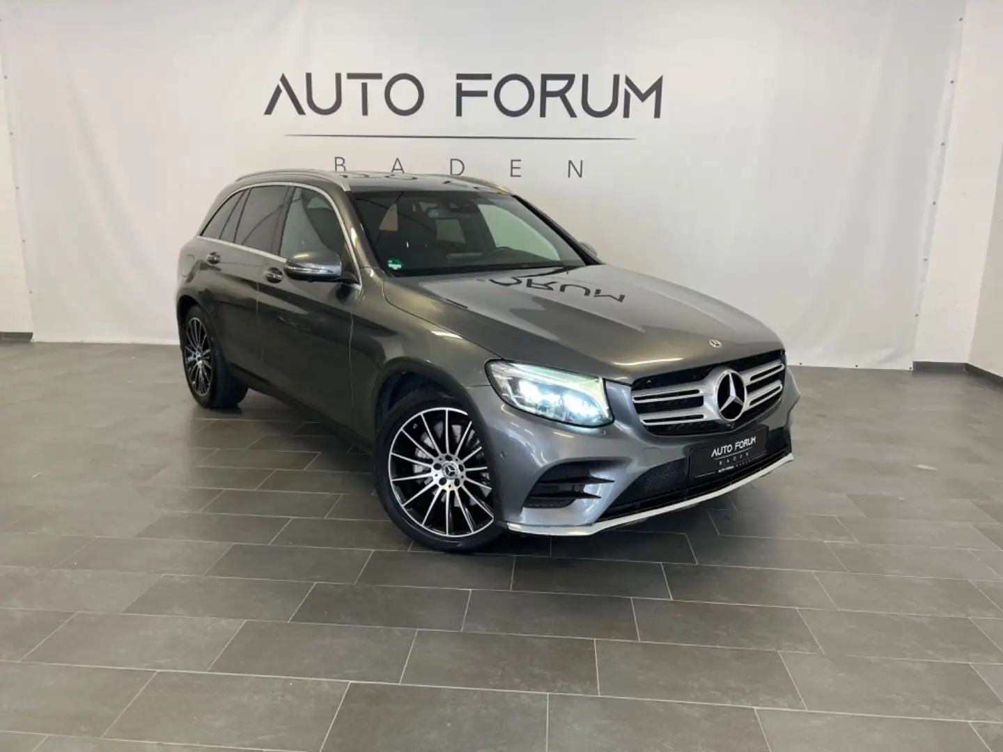Mercedes-Benz GLC 350 d 4Matic*AMG*360g*ILS*AHK*20zoll Grau - 1