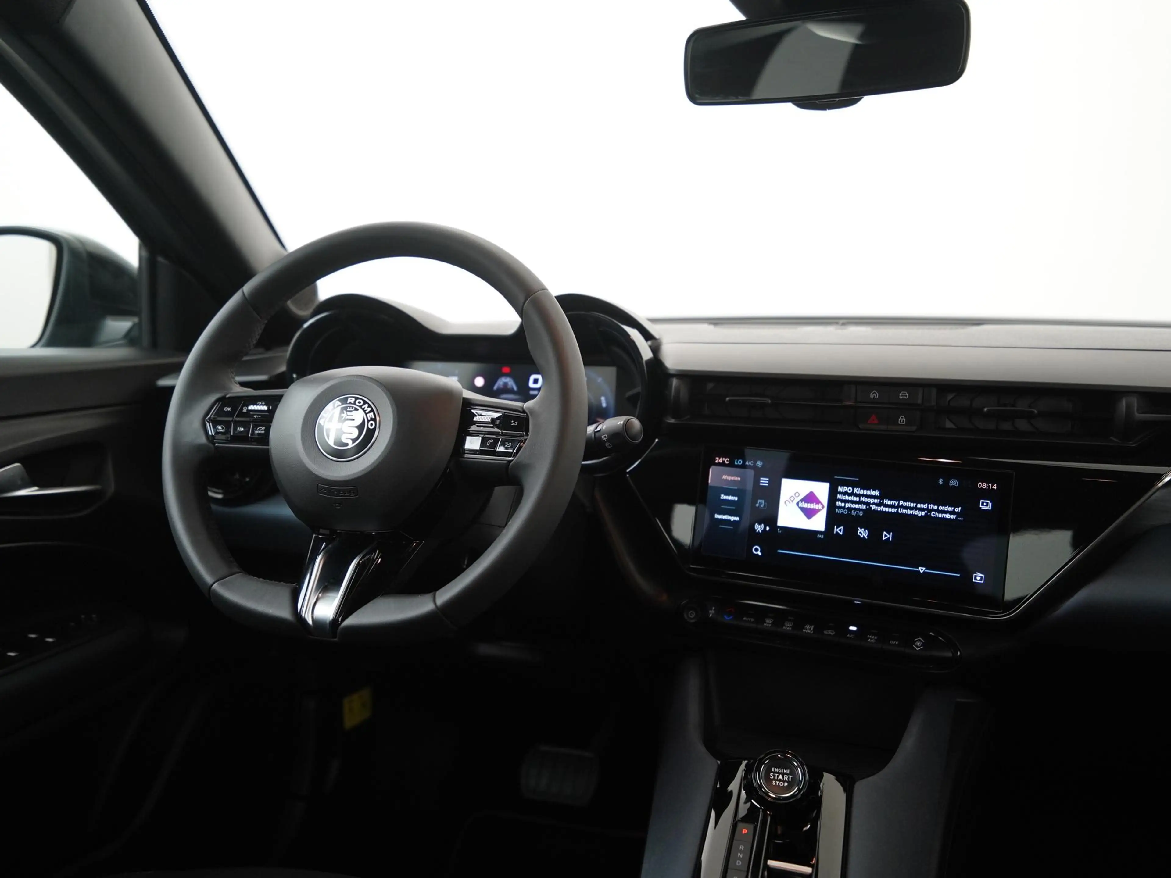 Alfa Romeo Junior Elettrica 54 kWh | Matrix LED | Carplay | ACC | 18 — photo 6