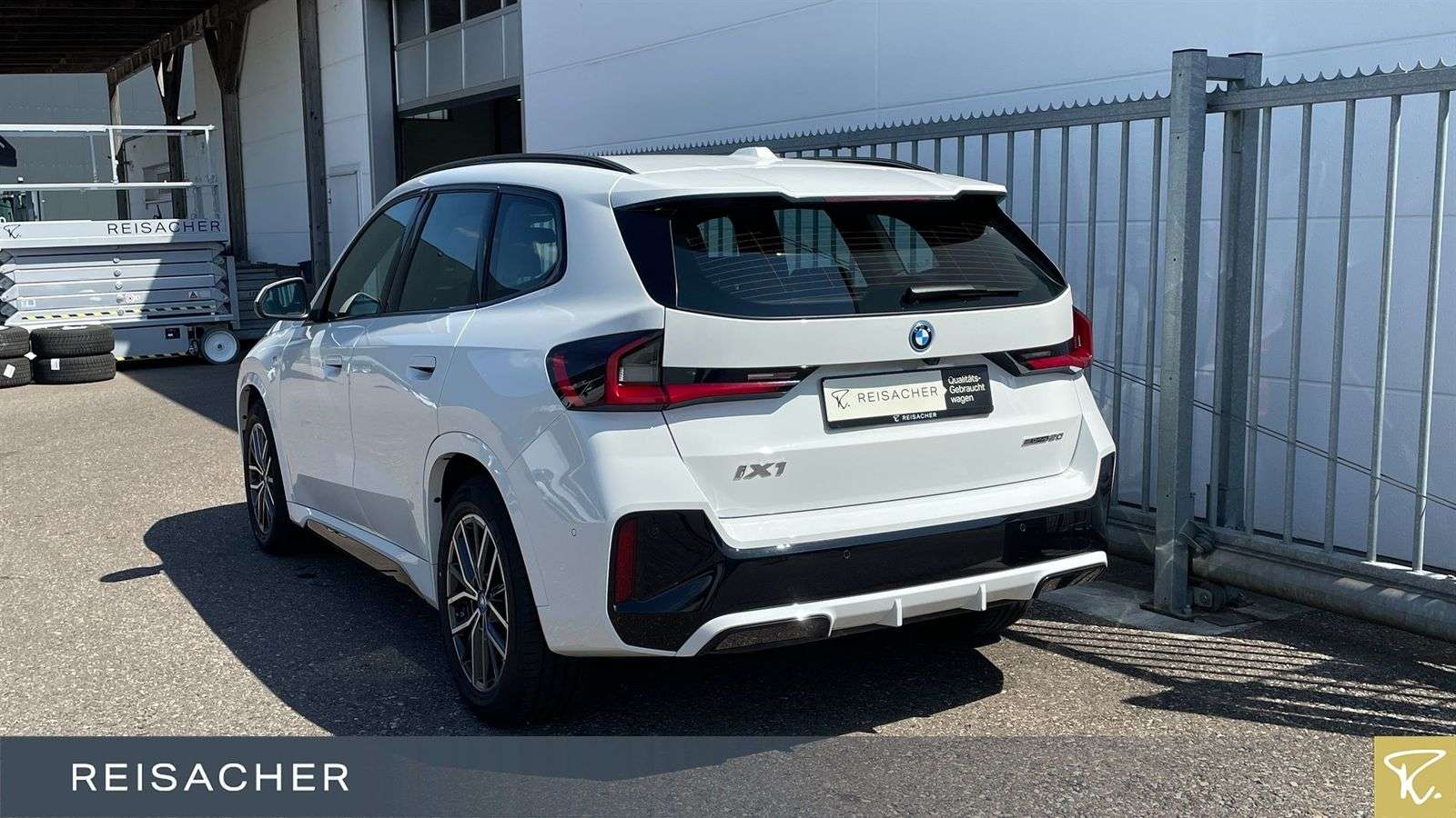 BMW iX1