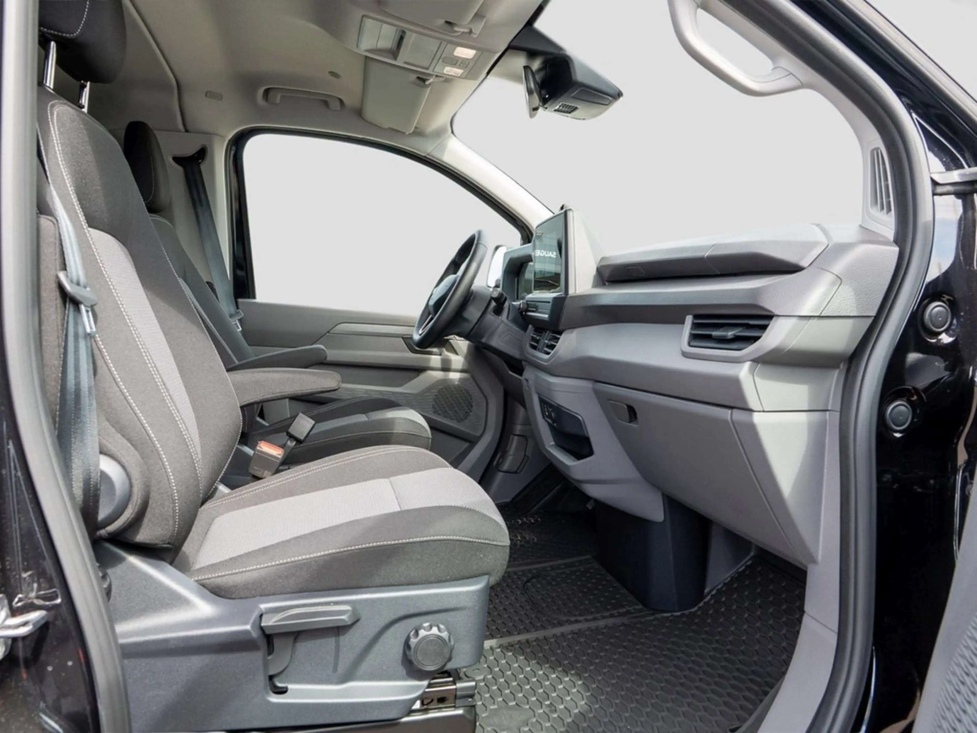 Volkswagen T7 Caravelle 2.0 TDI DSG IQ Light, Rear-View — photo 8