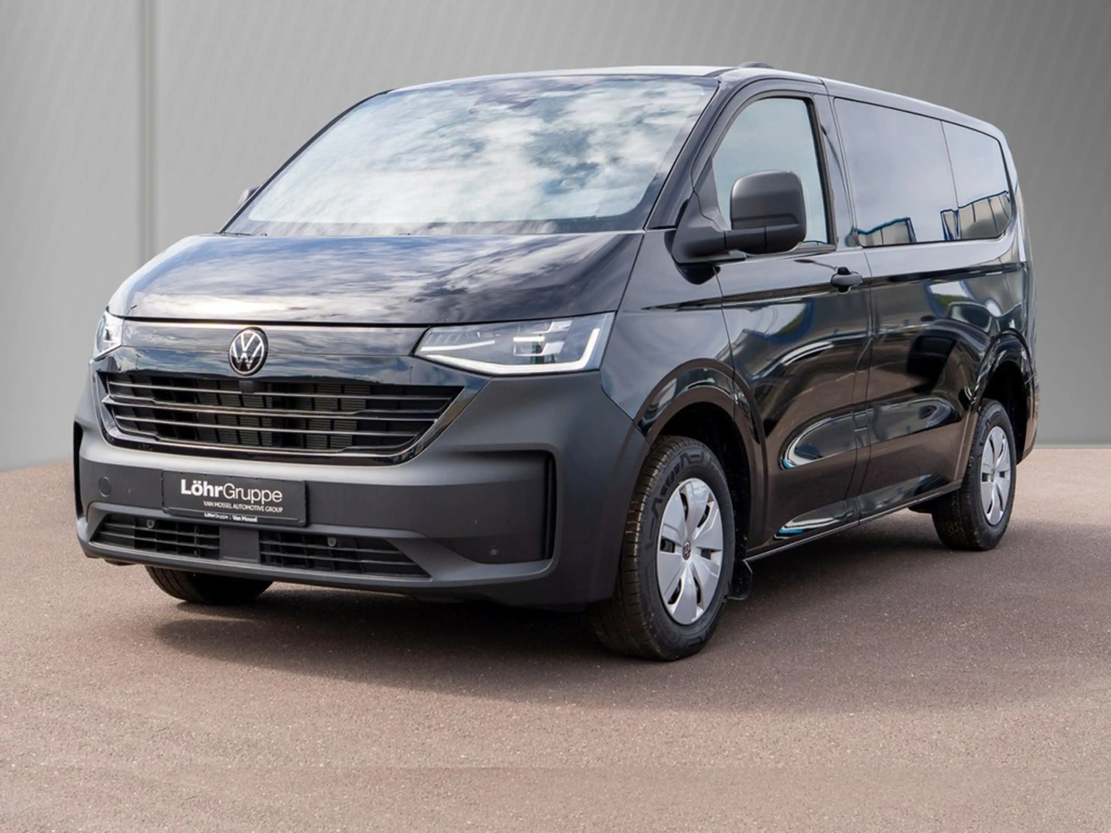 Volkswagen T7 Caravelle 2.0 TDI DSG IQ Light, Rear-View — photo 2