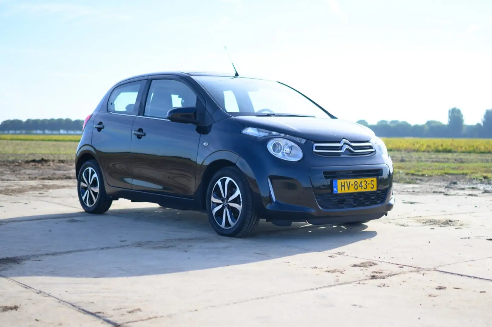 Citroen C1 1.0 e-VTi AirS Shine Zwart - 2